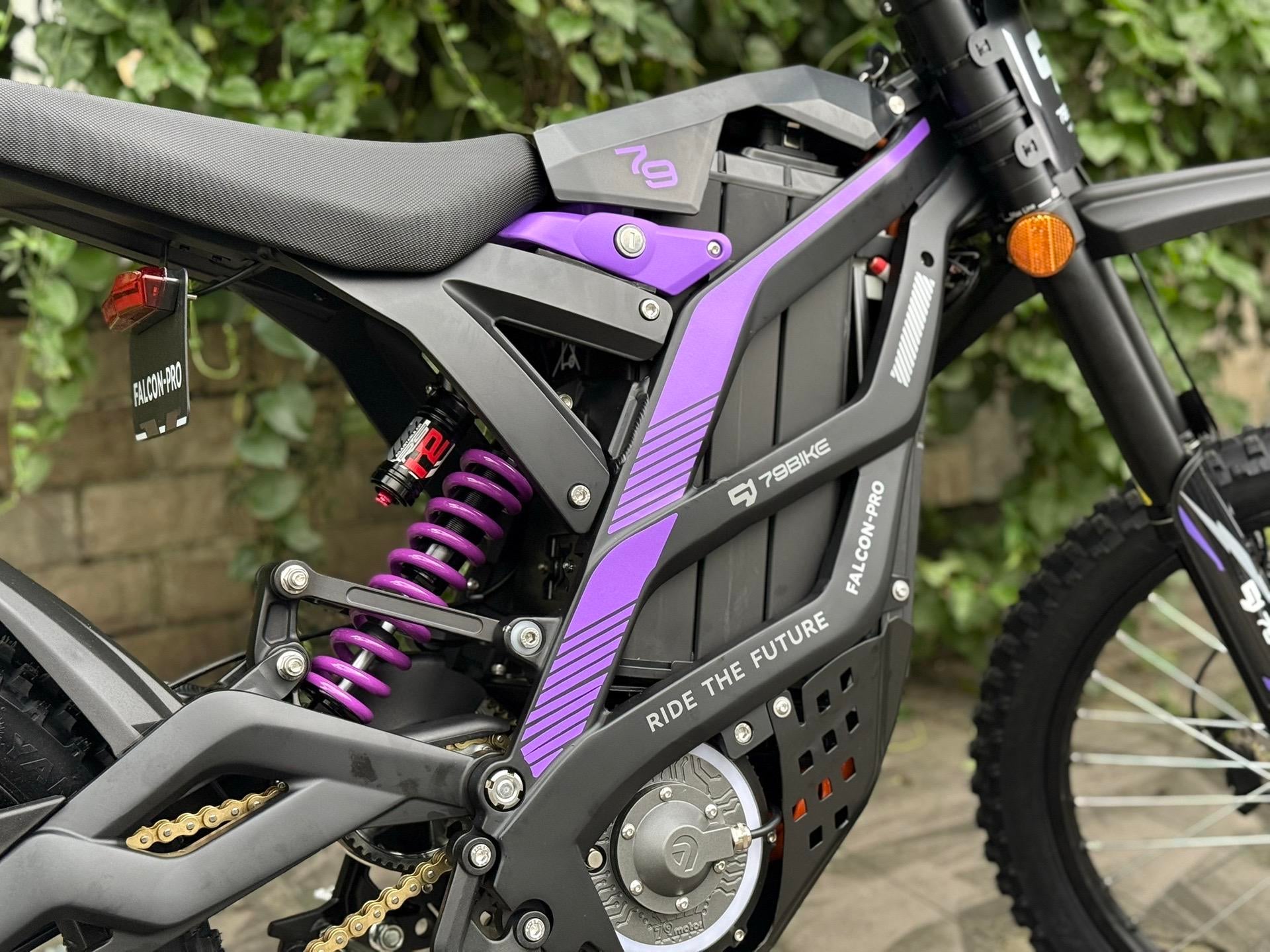 Super Deal! Kick&Move Falcon Pro e-Dirtbike 2025 - Zwaart/Paars