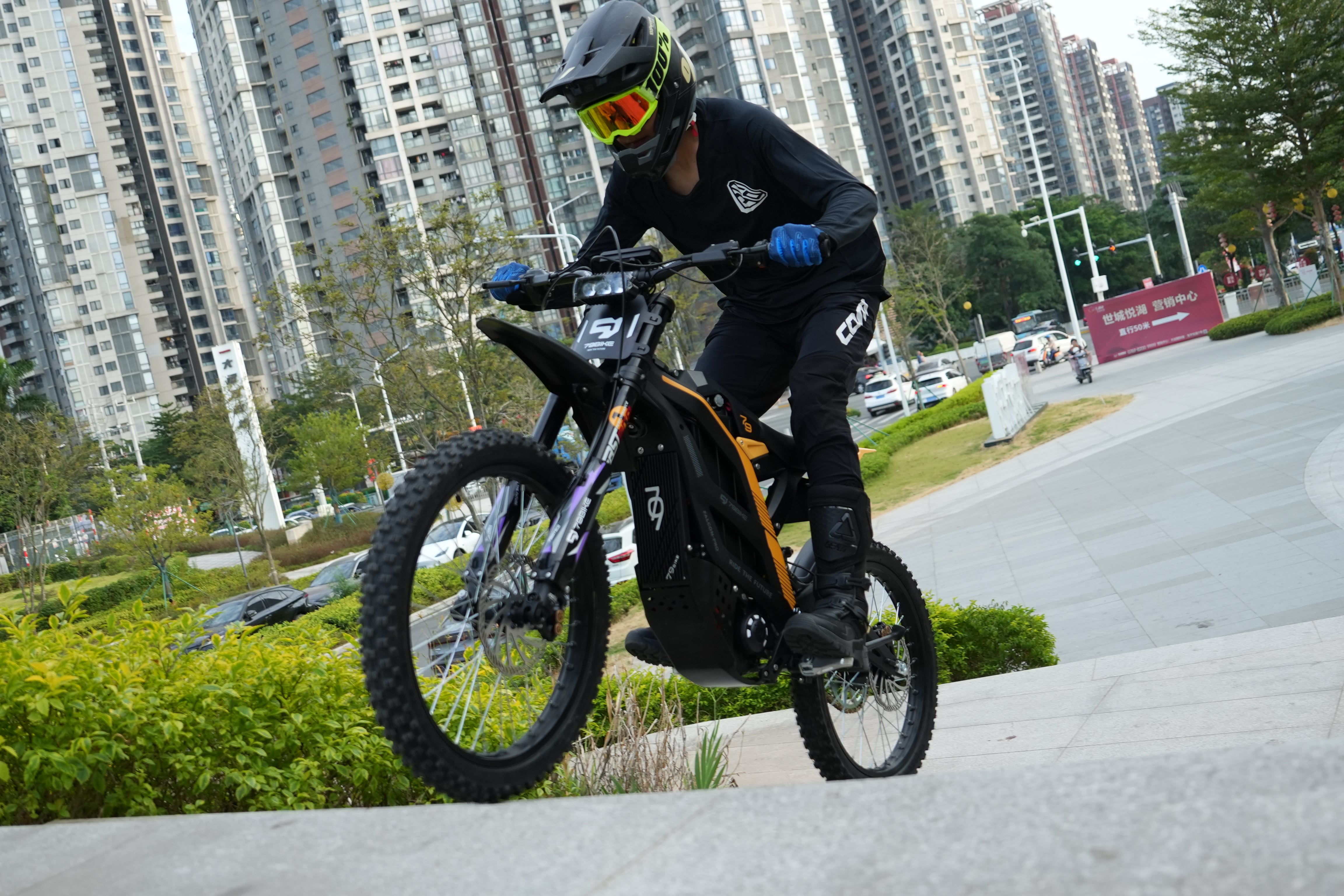 Super Deal! Kick&Move Falcon Pro e-Dirtbike 2025 - Zwart/Geel