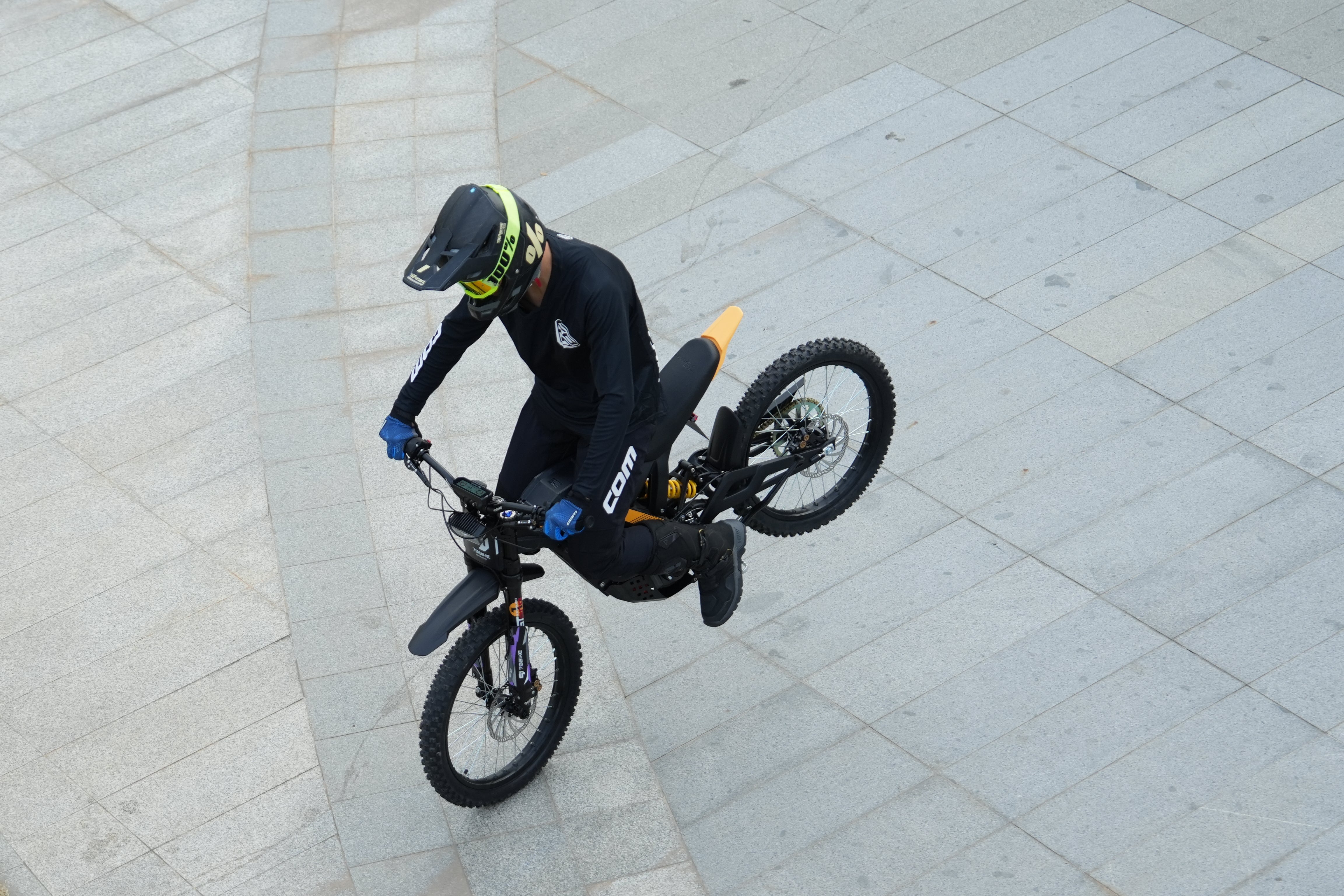 Super Deal! Kick&Move Falcon Pro e-Dirtbike 2025 - Zilver/Geel