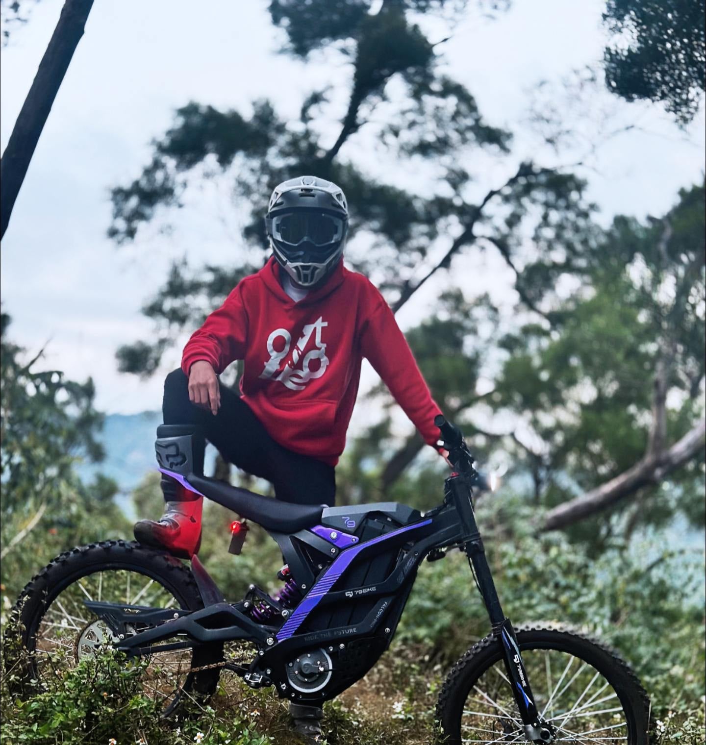 Super Deal! Kick&Move Falcon Pro e-Dirtbike 2025 - Zwaart/Paars